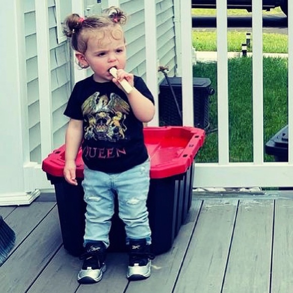 Meet your Posher, Danielle - Picture 1 of 1